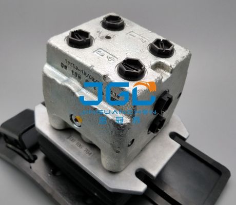 Anwendbar auf Bagger-Accessories Pedal Foot-Bremsventil-Versammlung SY55 SY65 SY75